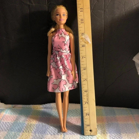 Barbie Mattel Doll - Picture 1 of 1